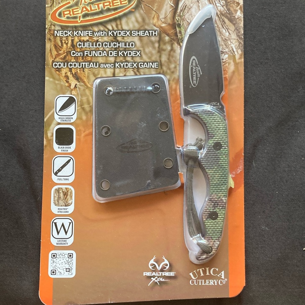 Realtree Green Rugged camouflage knife with case